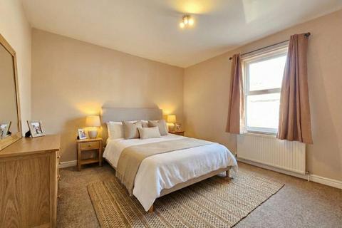 2 bedroom terraced house to rent, Brunswick Road, Altrincham