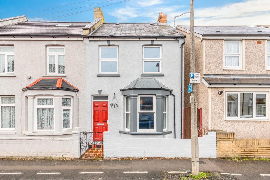 Longfellow Road, Worcester Park 2 bed end of terrace house £450,000