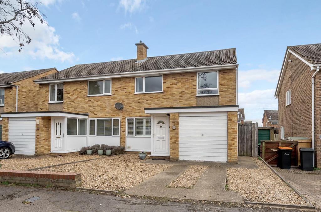 Goodrich Avenue, Bedford 3 bed semidetached house £325,000