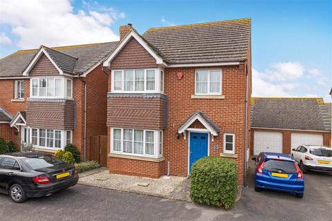 18 Ashmore Avenue, Angmering, Littlehampton, BN16 4GG