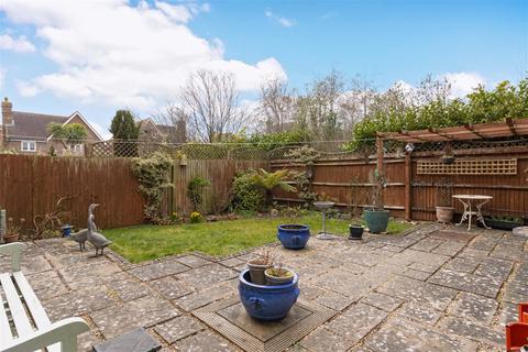18 Ashmore Avenue, Angmering, Littlehampton, BN16 4GG
