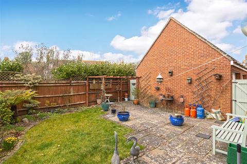18 Ashmore Avenue, Angmering, Littlehampton, BN16 4GG