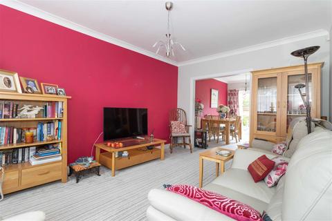 18 Ashmore Avenue, Angmering, Littlehampton, BN16 4GG