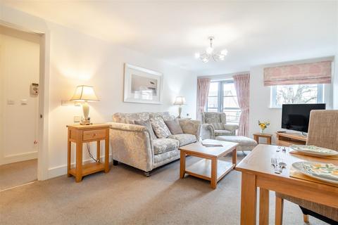 1 bedroom apartment for sale - Kingsman Court, Carnarvon Road, Clacton-On-Sea, Essex, CO15 6EE