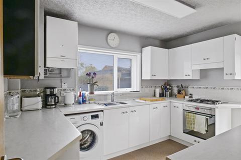 4 Brickyard Lane, Studley, B80 7EE