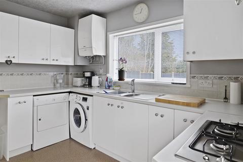 4 Brickyard Lane, Studley, B80 7EE