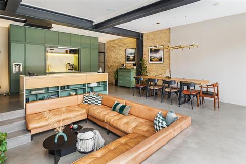 103 Dora Road, London, SW19 7JT
