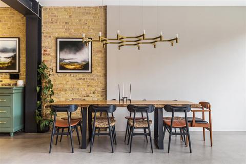 103 Dora Road, London, SW19 7JT