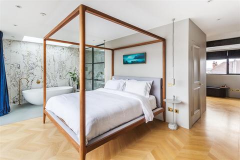 103 Dora Road, London, SW19 7JT
