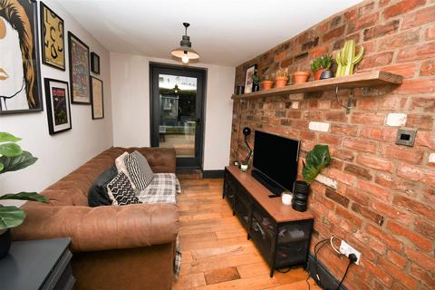 2 bedroom cottage for sale - Church Street, Sutton-On-Hull, Hull