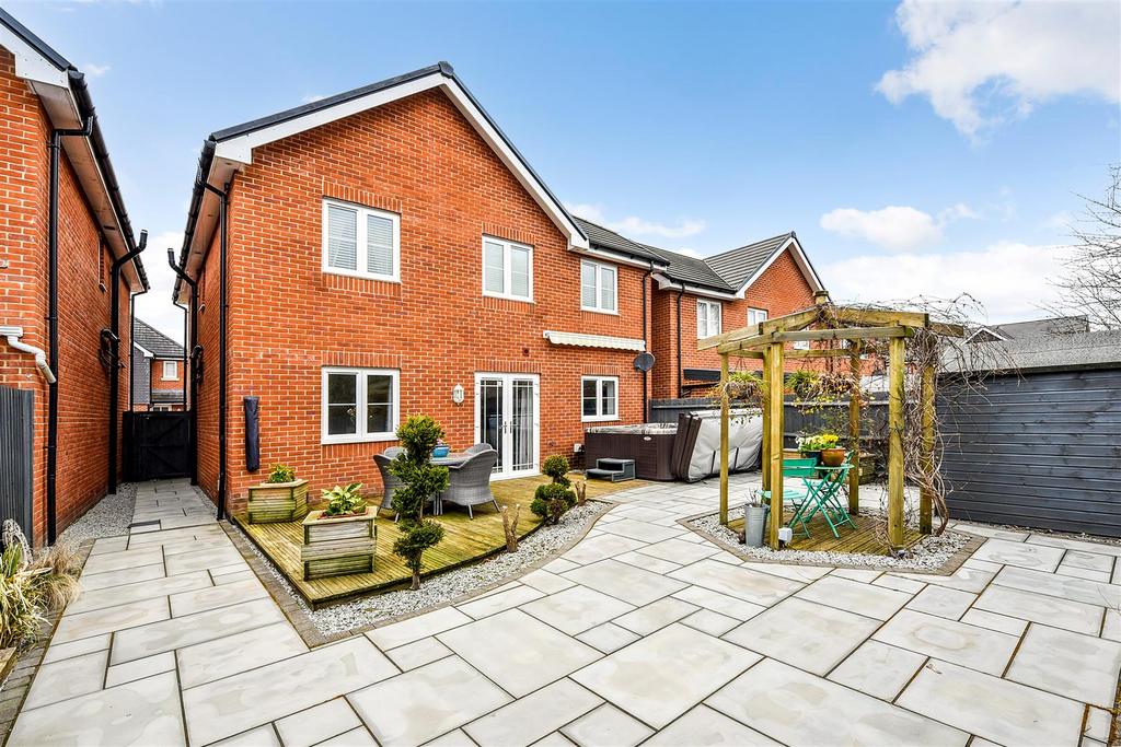 Sketch Ph18 4184609.jpg