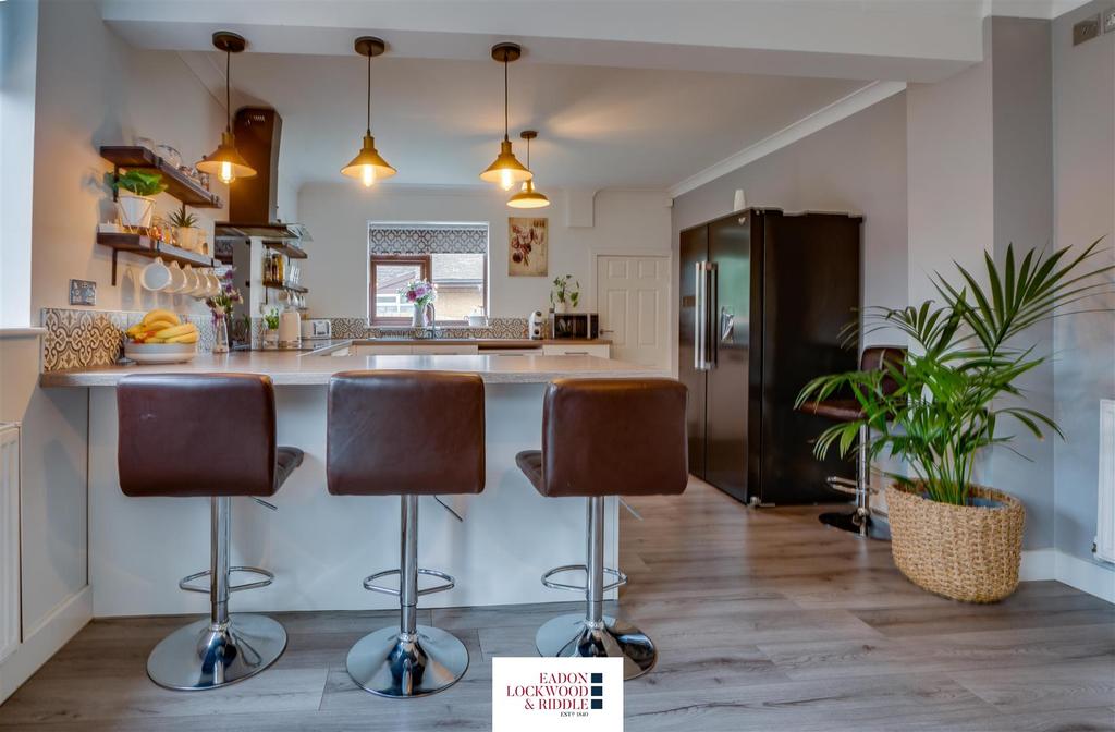 Hollings Lane, Ravenfield, Rotherham 4 bed detached house £395,000