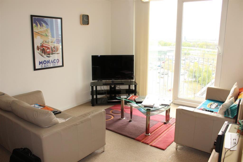 Stillwater Drive, Manchester M11 4TF 1 bed flat £900 pcm (£208 pw)