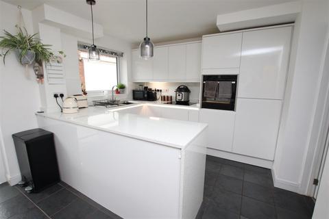 5 Swallowfield Road, Exeter, EX2 6JD