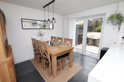 5 Swallowfield Road, Exeter, EX2 6JD