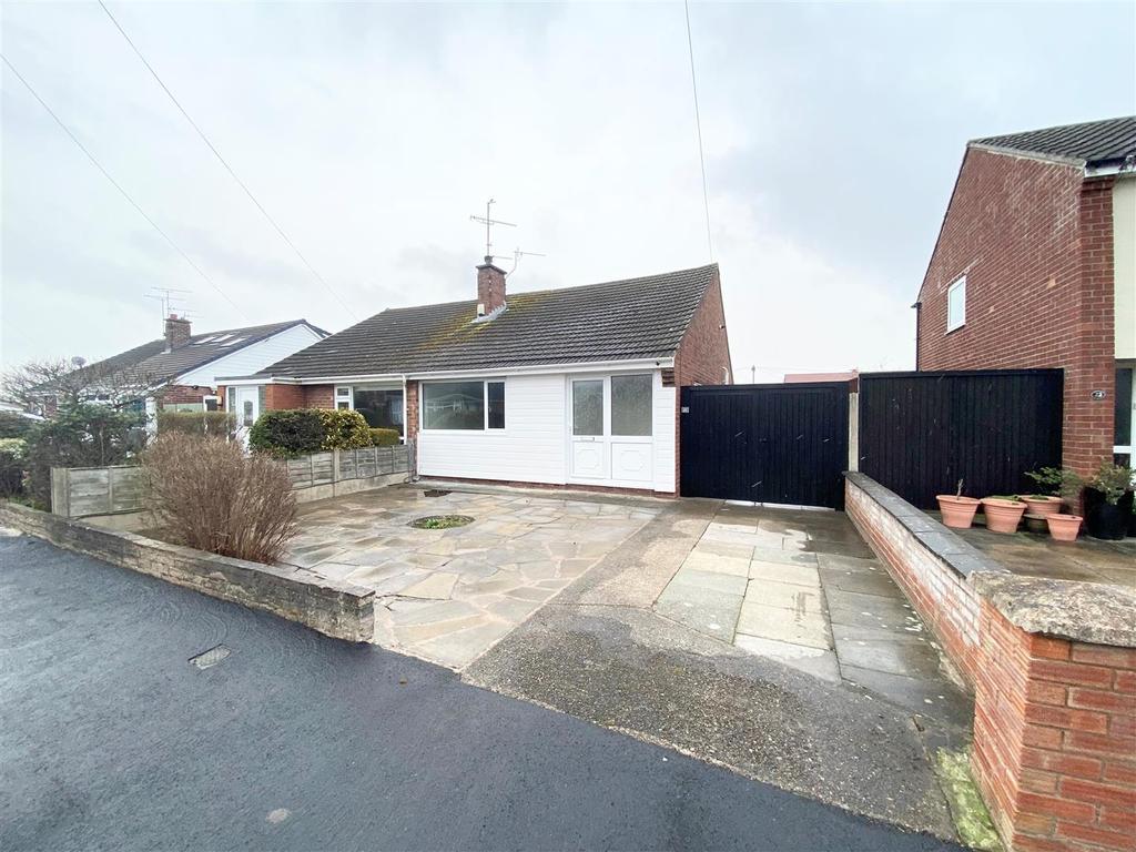 Abbots Way, Formby, Liverpool 2 bed semidetached bungalow £1,100 pcm