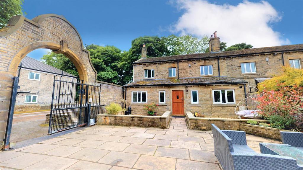 Hall Lane, Northowram, Halifax 4 bed semidetached house for sale £