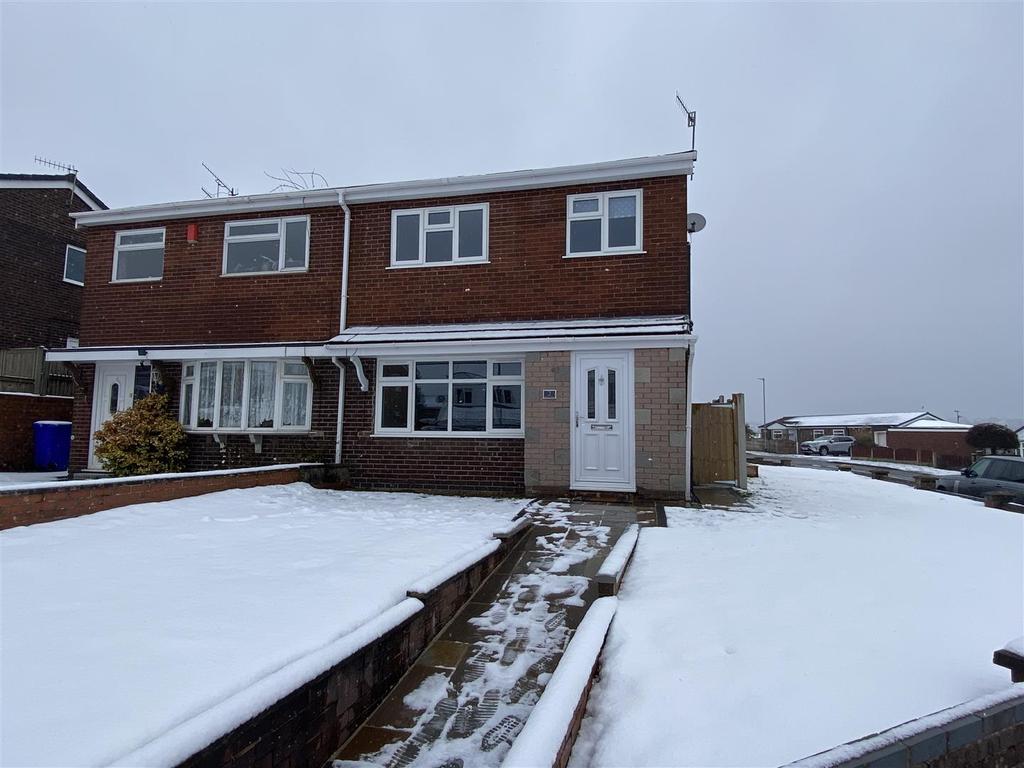 Huxley Place, StokeOnTrent 3 bed semidetached house £925 pcm (£213 pw)