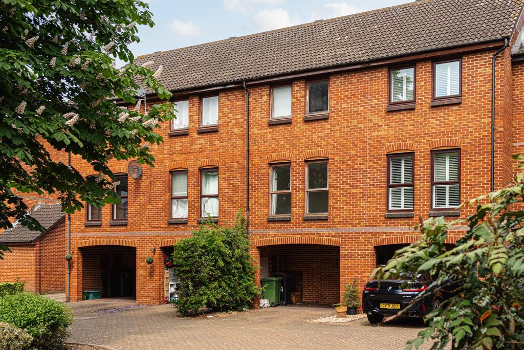 Farriers Road, Epsom 3 bed townhouse for sale £450,000