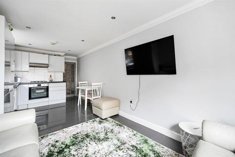 2 bedroom flat for sale, Glynfield Road, London, NW10