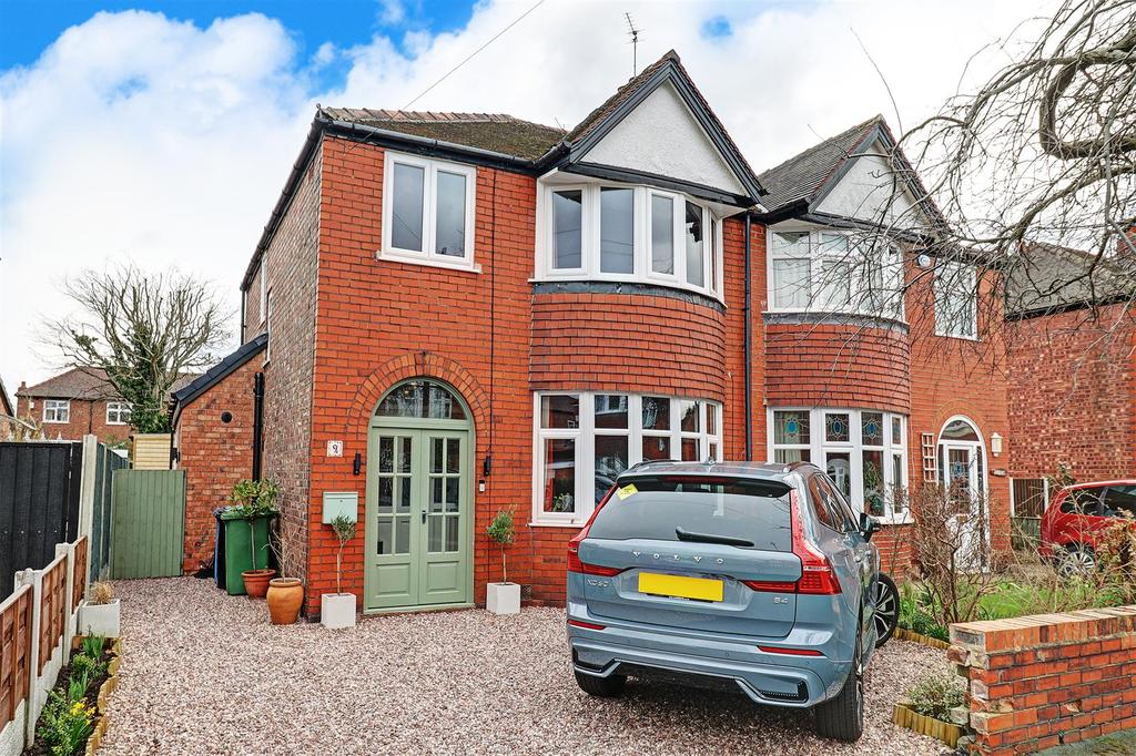 Oakleigh Avenue, Timperley 3 bed semidetached house £600,000