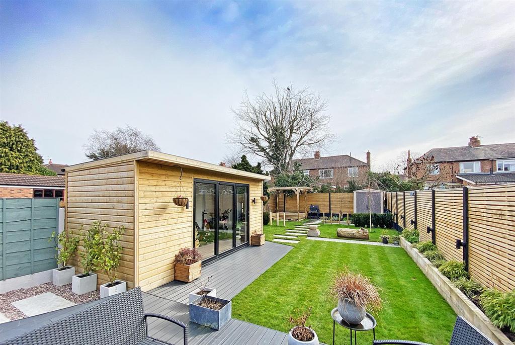 Oakleigh Avenue, Timperley 3 bed semidetached house £600,000