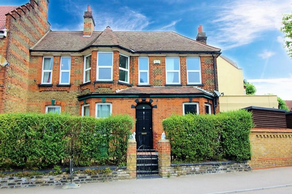 Blackhorse Road, London 3 bed end of terrace house £2,000 pcm (£462 pw)