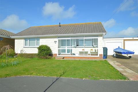 2 bedroom detached bungalow for sale, SHORT WALK TO BEACH * YAVERLAND