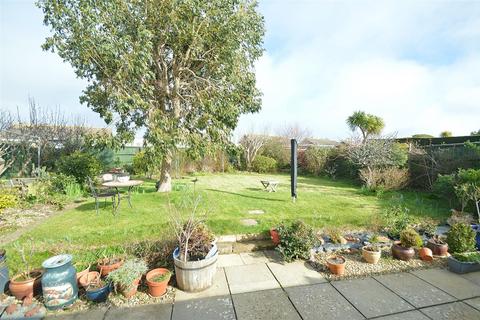 2 bedroom detached bungalow for sale, SHORT WALK TO BEACH * YAVERLAND