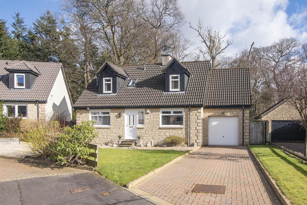 3 Chalmers Place, Tillicoultry FK13 6RT 4 bed detached house £265,000