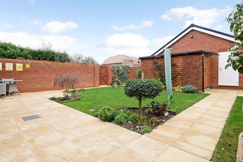 4 bedroom detached house for sale - Spinnaker View, Nyetimber