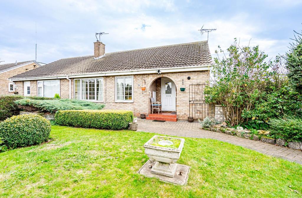Dane Avenue, Thorpe Willoughby, Selby 3 bed semidetached bungalow £