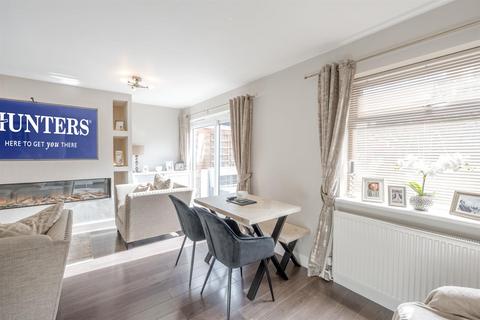 92 Bromley Lane, Kingswinford, DY6 8LR