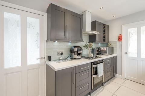 92 Bromley Lane, Kingswinford, DY6 8LR