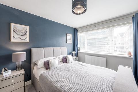 92 Bromley Lane, Kingswinford, DY6 8LR