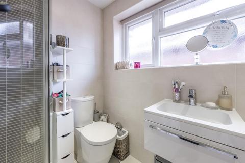 92 Bromley Lane, Kingswinford, DY6 8LR