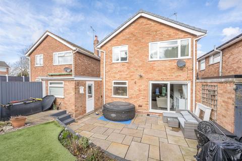 92 Bromley Lane, Kingswinford, DY6 8LR