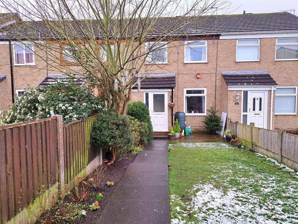 Brosscroft Village, Hadfield, Glossop 3 bed terraced house £195,000
