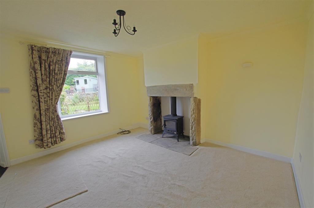 Clay Pit Lane, Sowood, HALIFAX 2 bed terraced house £625 pcm (£144 pw)