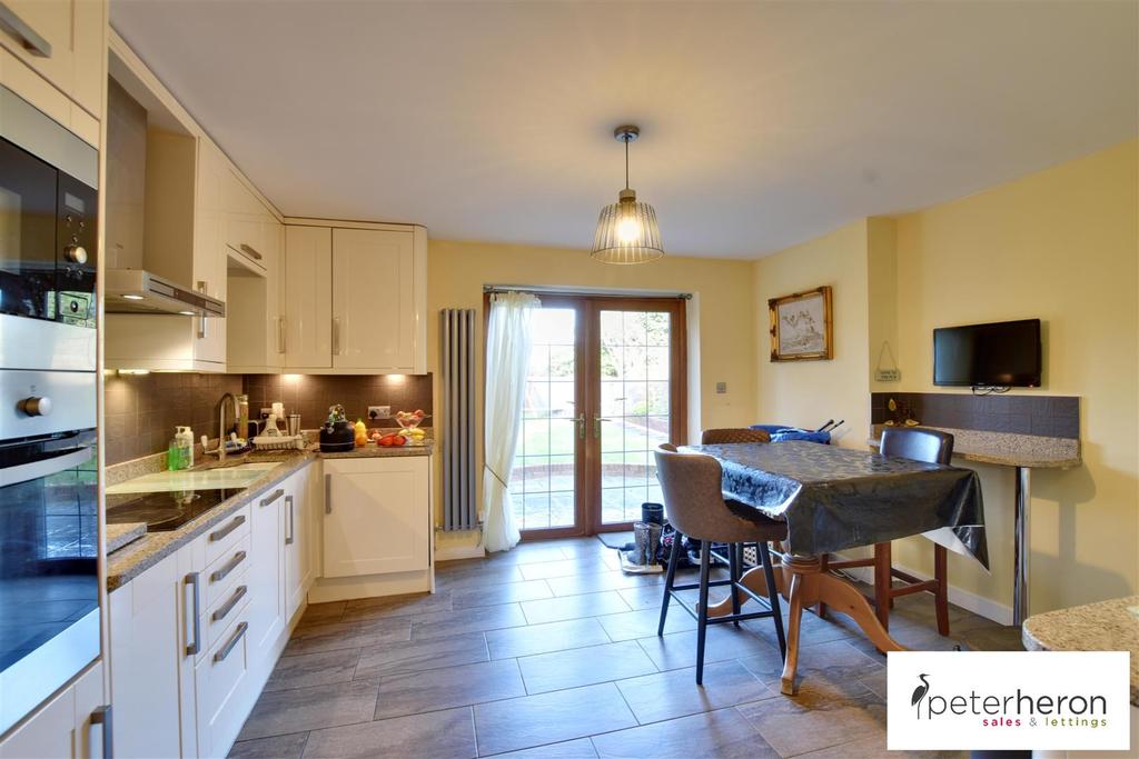 Breakfasting Kitchen