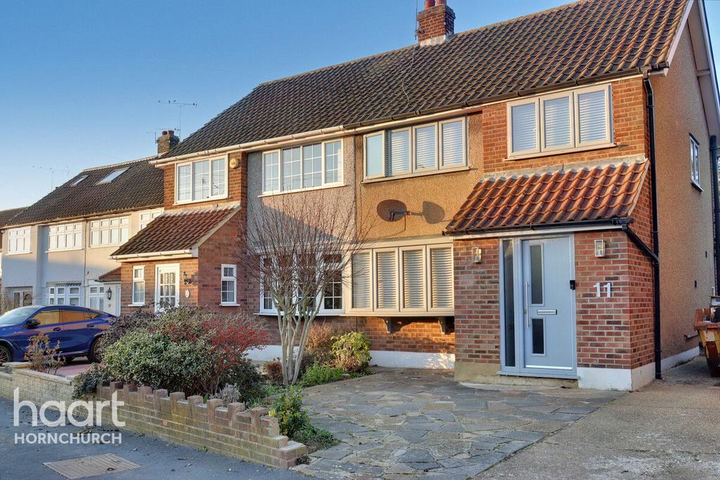 Hampshire Road, Hornchurch, RM11 3 bed semidetached house for sale £