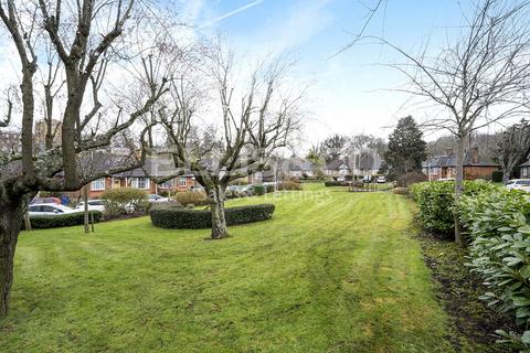 2 bedroom bungalow for sale - Chalet Estate, Hammers Lane, Mill Hill, London, NW7