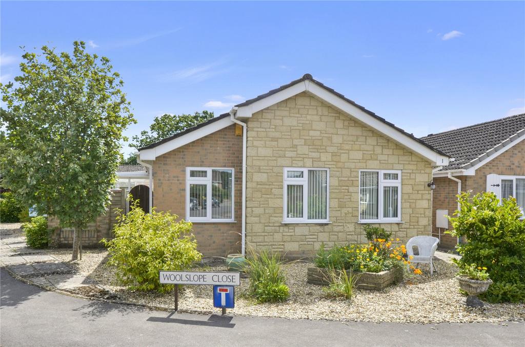 Woolslope Close, West Moors, Ferndown, Dorset, BH22 2 bed bungalow for