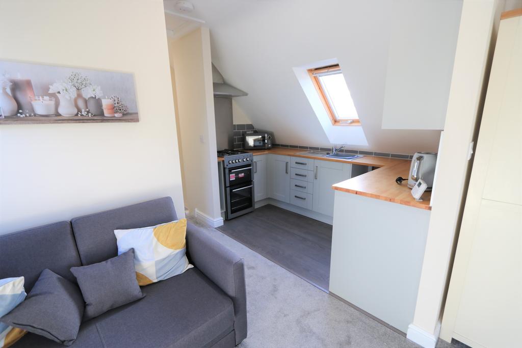 Golf Lane, Whitnash, CV31 Studio £895 pcm (£207 pw)