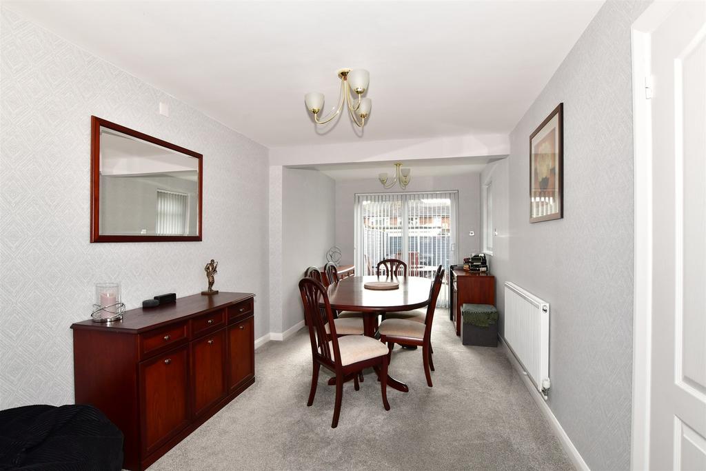 Hobart Gardens, Sittingbourne, Kent 3 bed semidetached house £365,000