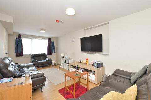 1 bedroom ground floor flat for sale, St. George's Walk, Waterlooville, Hampshire