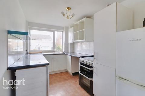 4 Winston Close, Romford, RM7 8LL