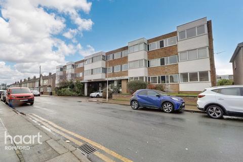 4 Winston Close, Romford, RM7 8LL