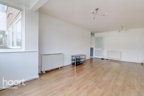 4 Winston Close, Romford, RM7 8LL