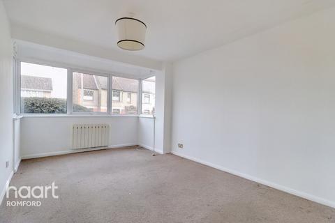 4 Winston Close, Romford, RM7 8LL